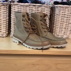 Sperry Boots (Thin Feet)